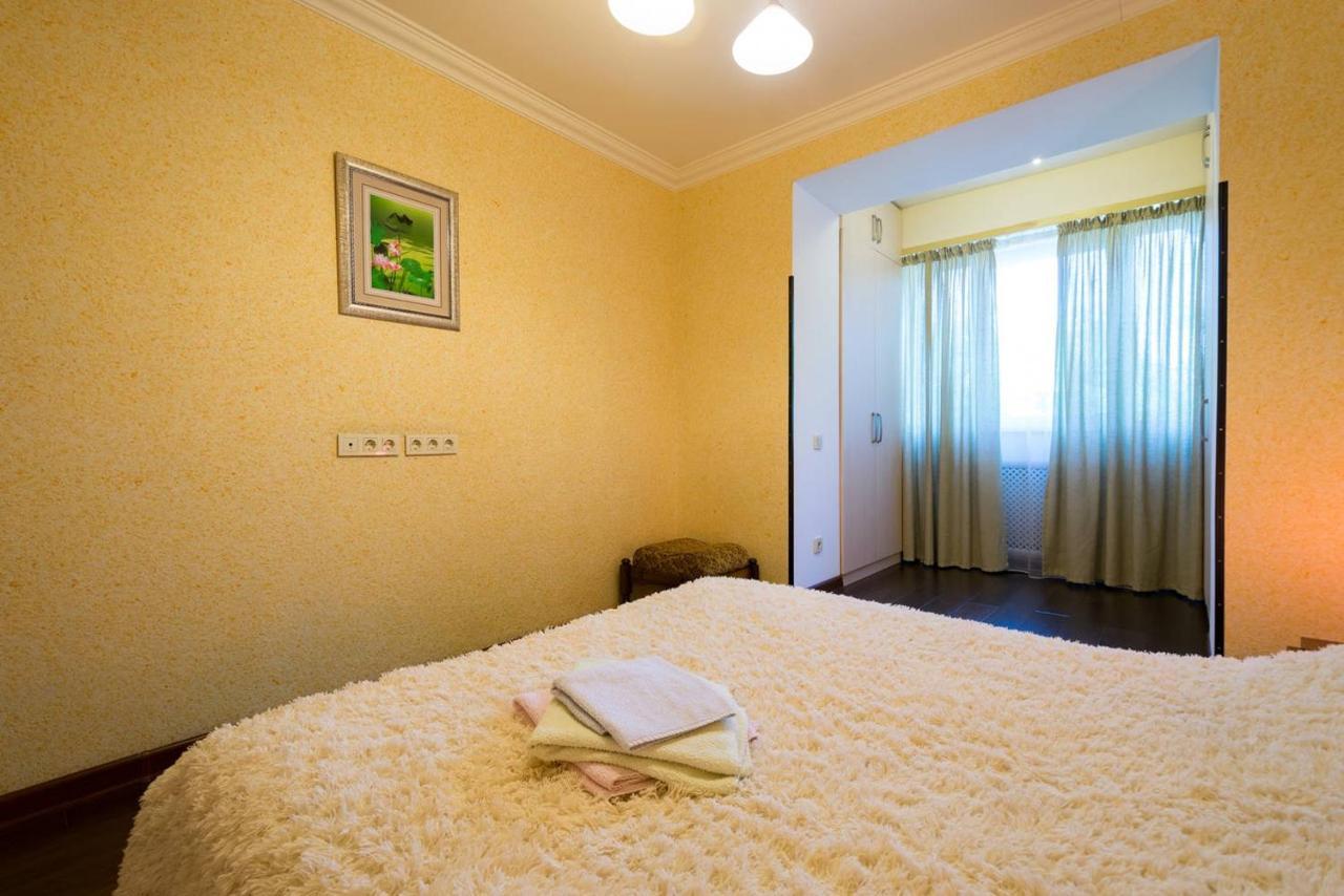 Nadezhda Apartments In Touristic Area, On The Dostyk Avenue 89 Almaty Exterior photo