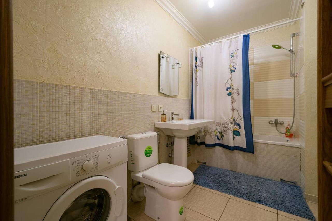 Nadezhda Apartments In Touristic Area, On The Dostyk Avenue 89 Almaty Exterior photo