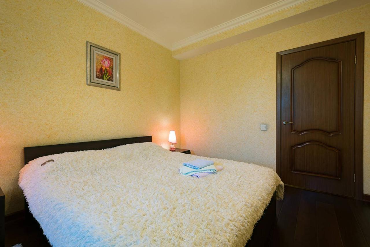Nadezhda Apartments In Touristic Area, On The Dostyk Avenue 89 Almaty Exterior photo