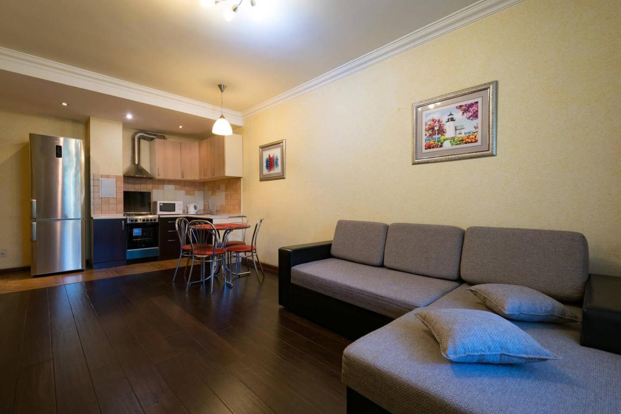 Nadezhda Apartments In Touristic Area, On The Dostyk Avenue 89 Almaty Exterior photo