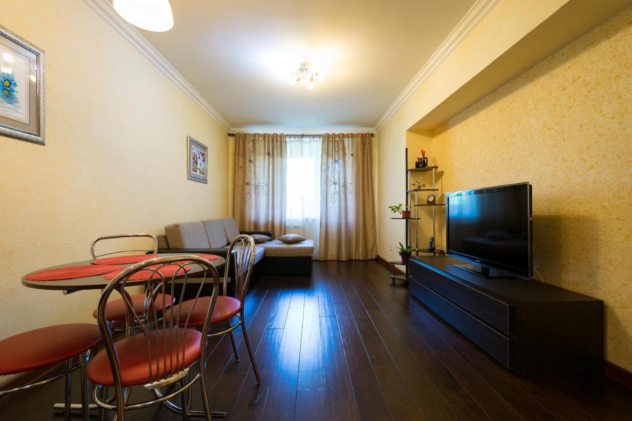 Nadezhda Apartments In Touristic Area, On The Dostyk Avenue 89 Almaty Exterior photo