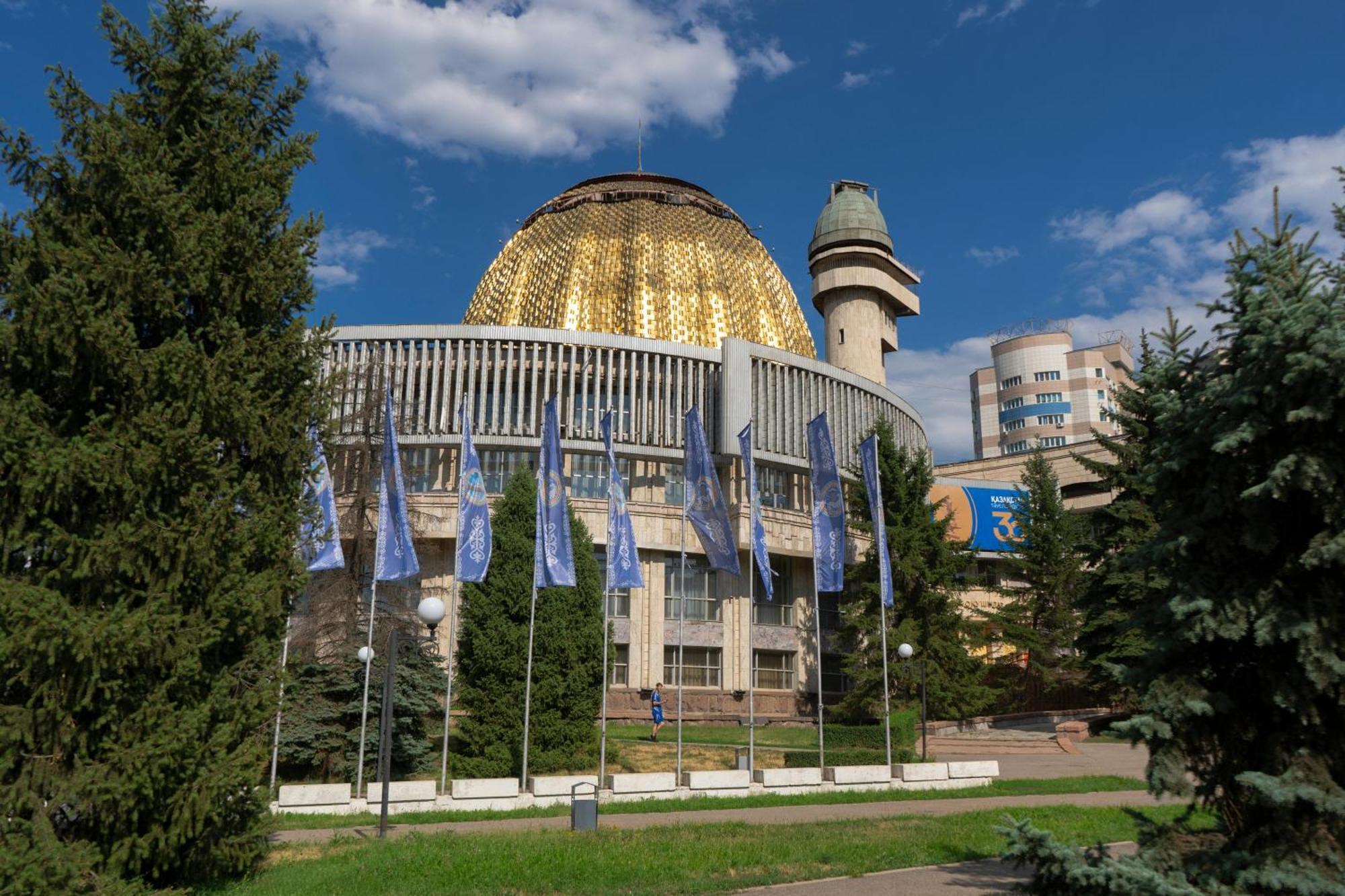 Nadezhda Apartments In Touristic Area, On The Dostyk Avenue 89 Almaty Exterior photo
