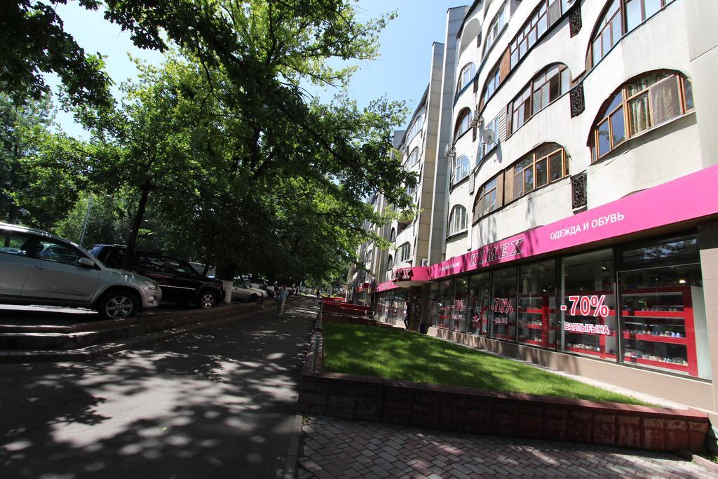 Nadezhda Apartments In Touristic Area, On The Dostyk Avenue 89 Almaty Exterior photo