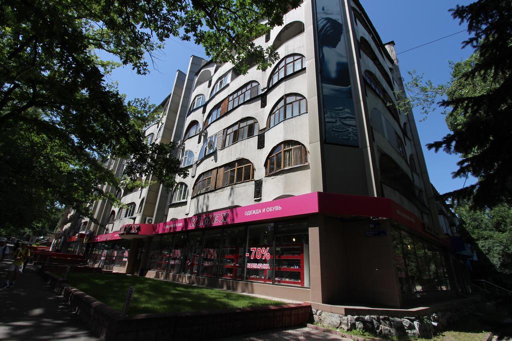 Nadezhda Apartments In Touristic Area, On The Dostyk Avenue 89 Almaty Exterior photo