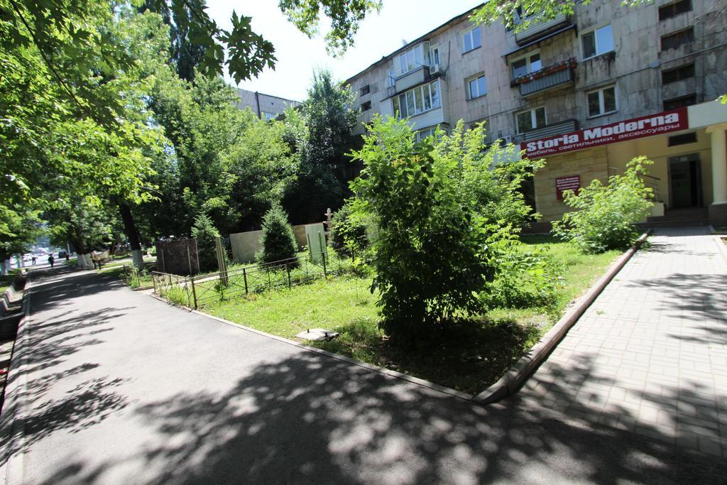 Nadezhda Apartments In Touristic Area, On The Dostyk Avenue 89 Almaty Exterior photo